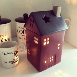 Brand new! No place like home scentsy warmer
